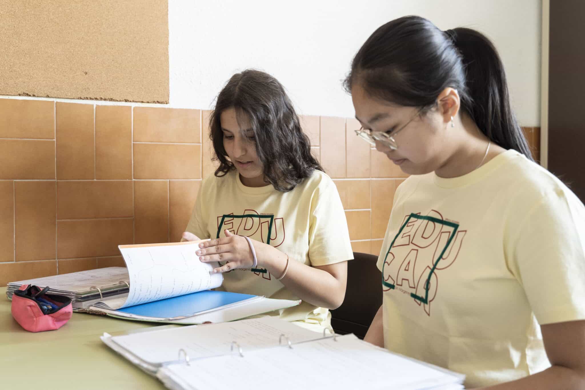 Camiseta Infantil Educar Sin Márgenes 2025 - Imagen 6