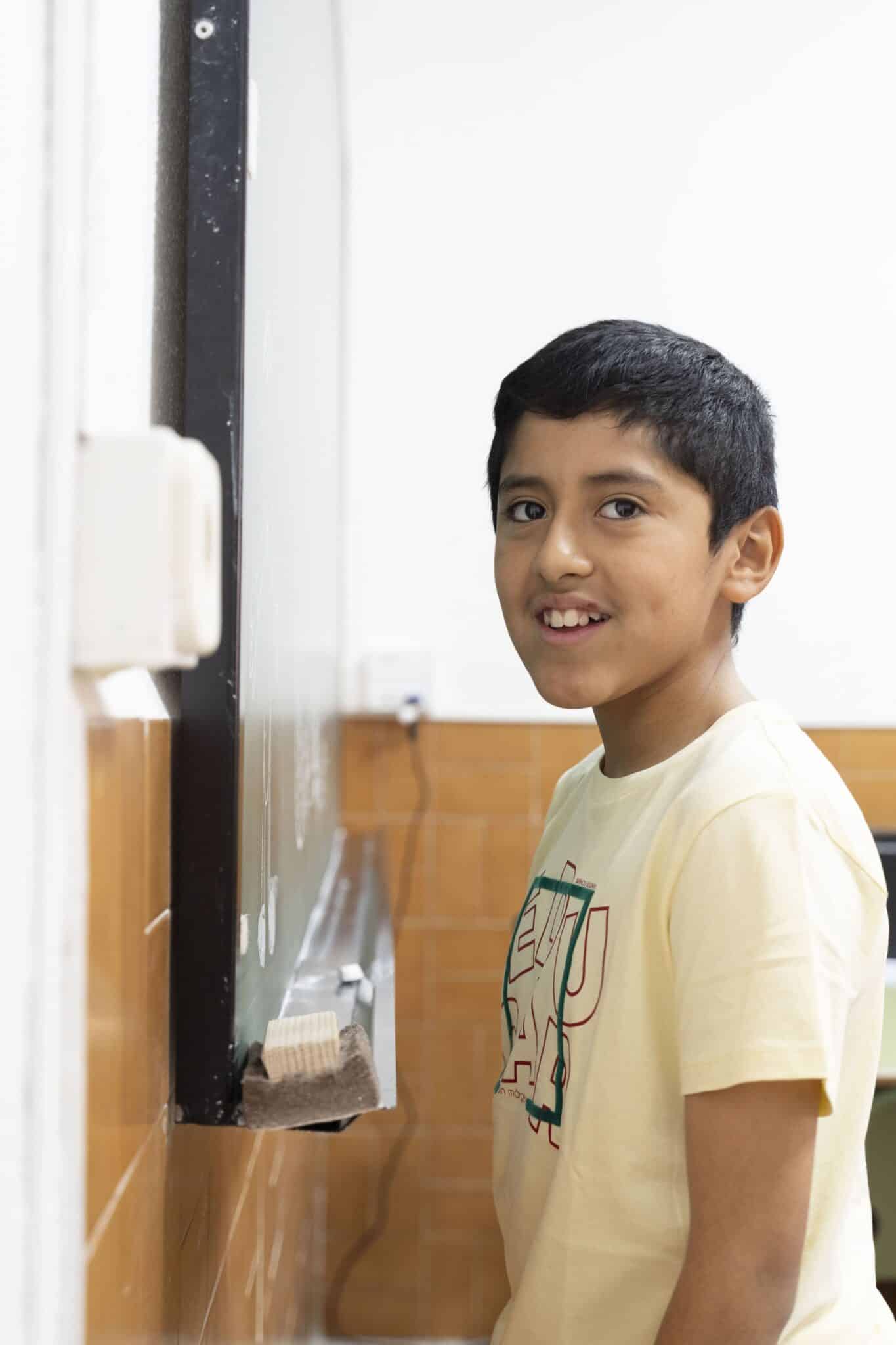 Camiseta Infantil Educar Sin Márgenes 2025 - Imagen 8