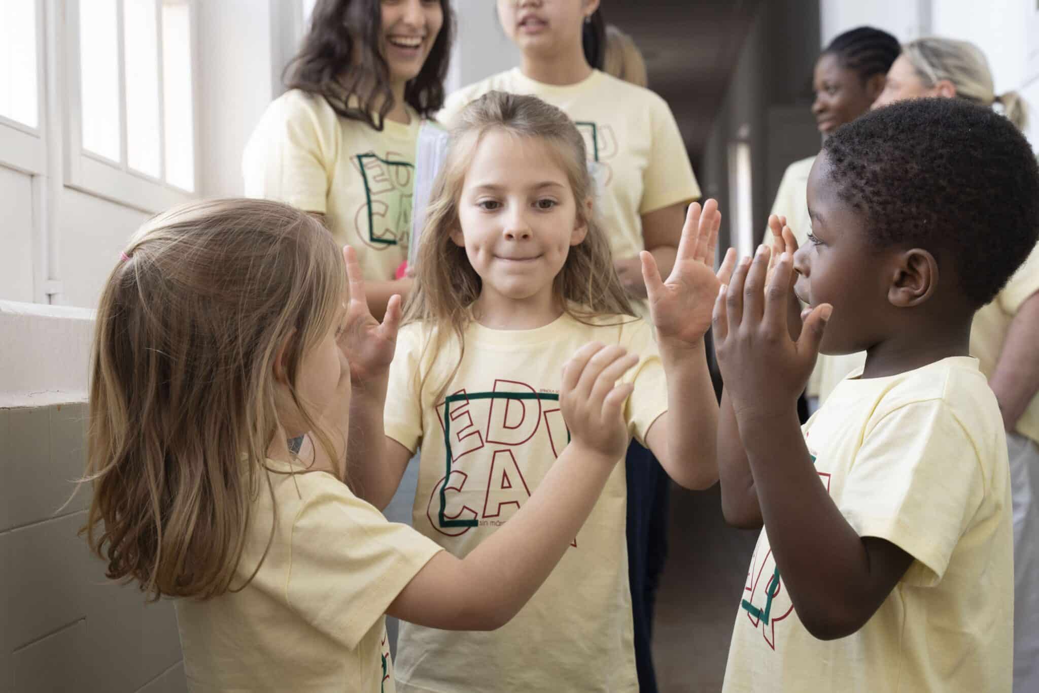 Camiseta Infantil Educar Sin Márgenes 2025 - Imagen 9
