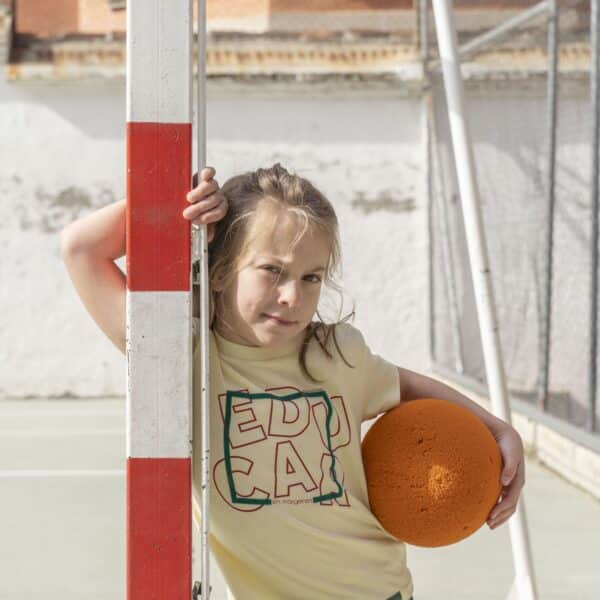 Camiseta Infantil Educar Sin Márgenes 2025