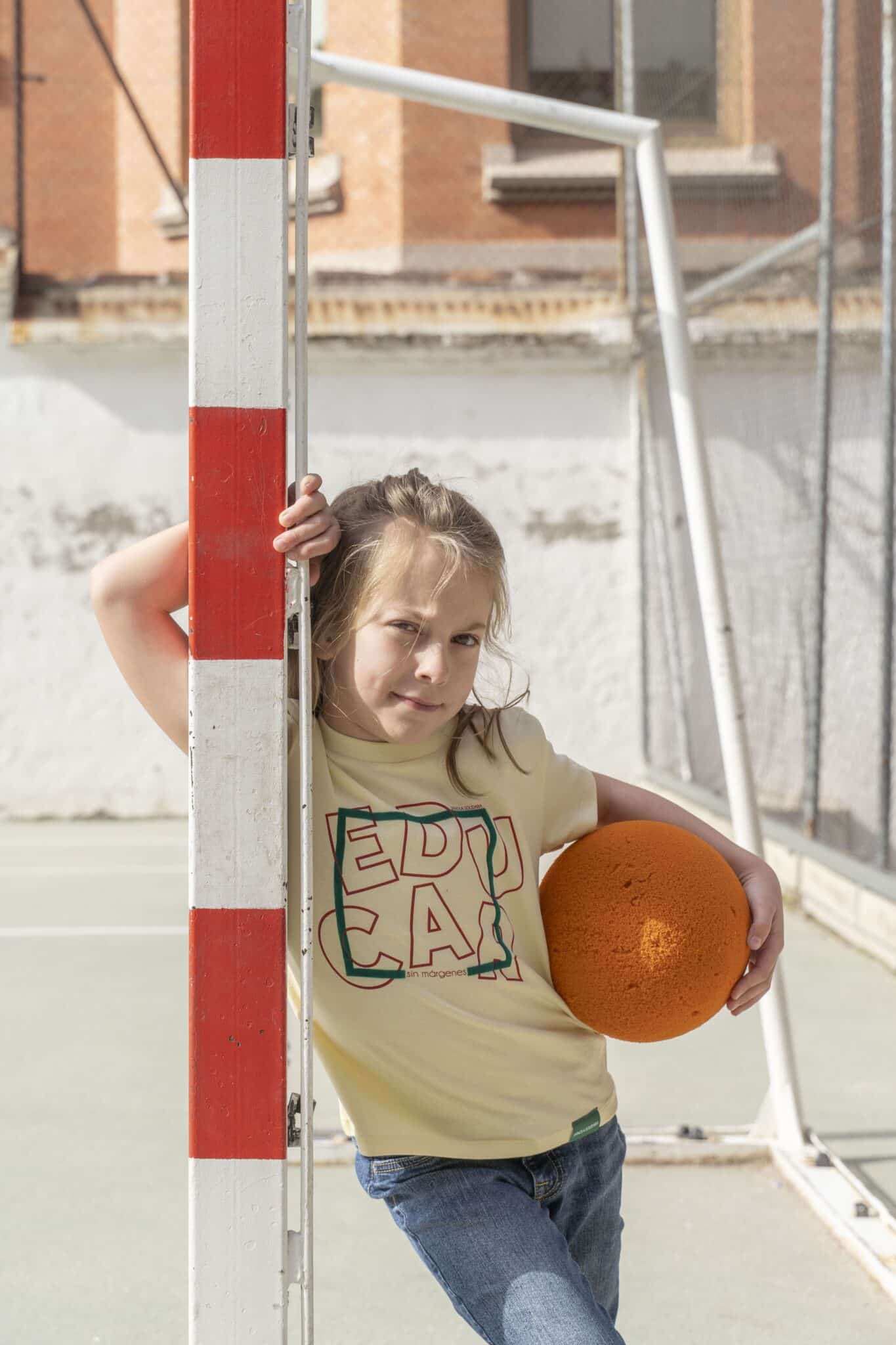 Camiseta Infantil Educar Sin Márgenes 2025