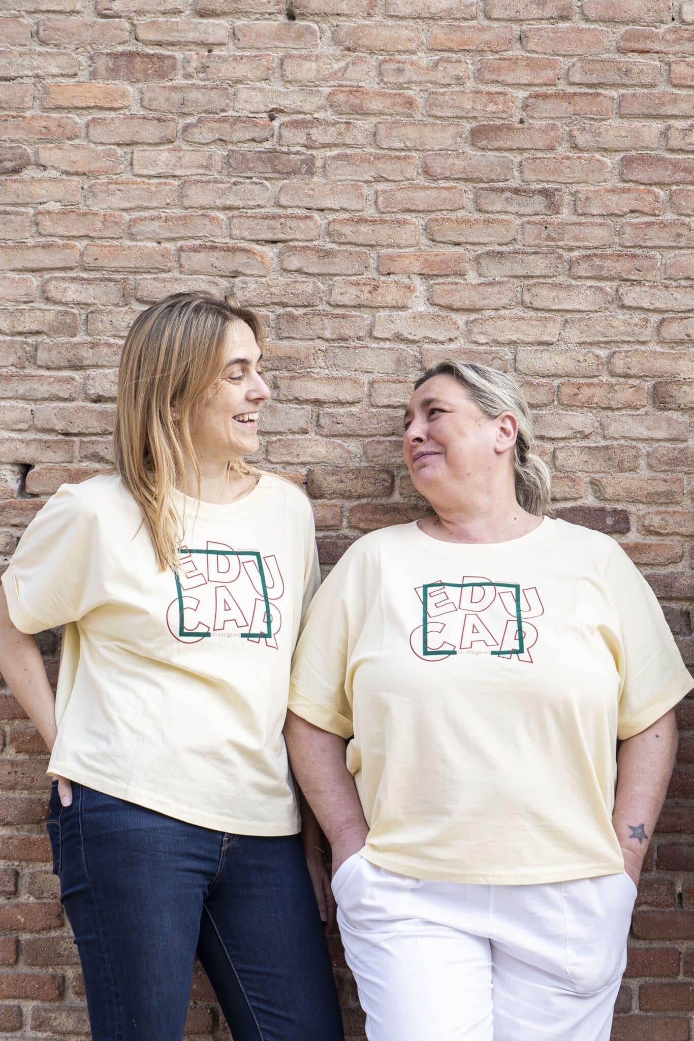 Camiseta Mujer Educar Sin Márgenes 2025