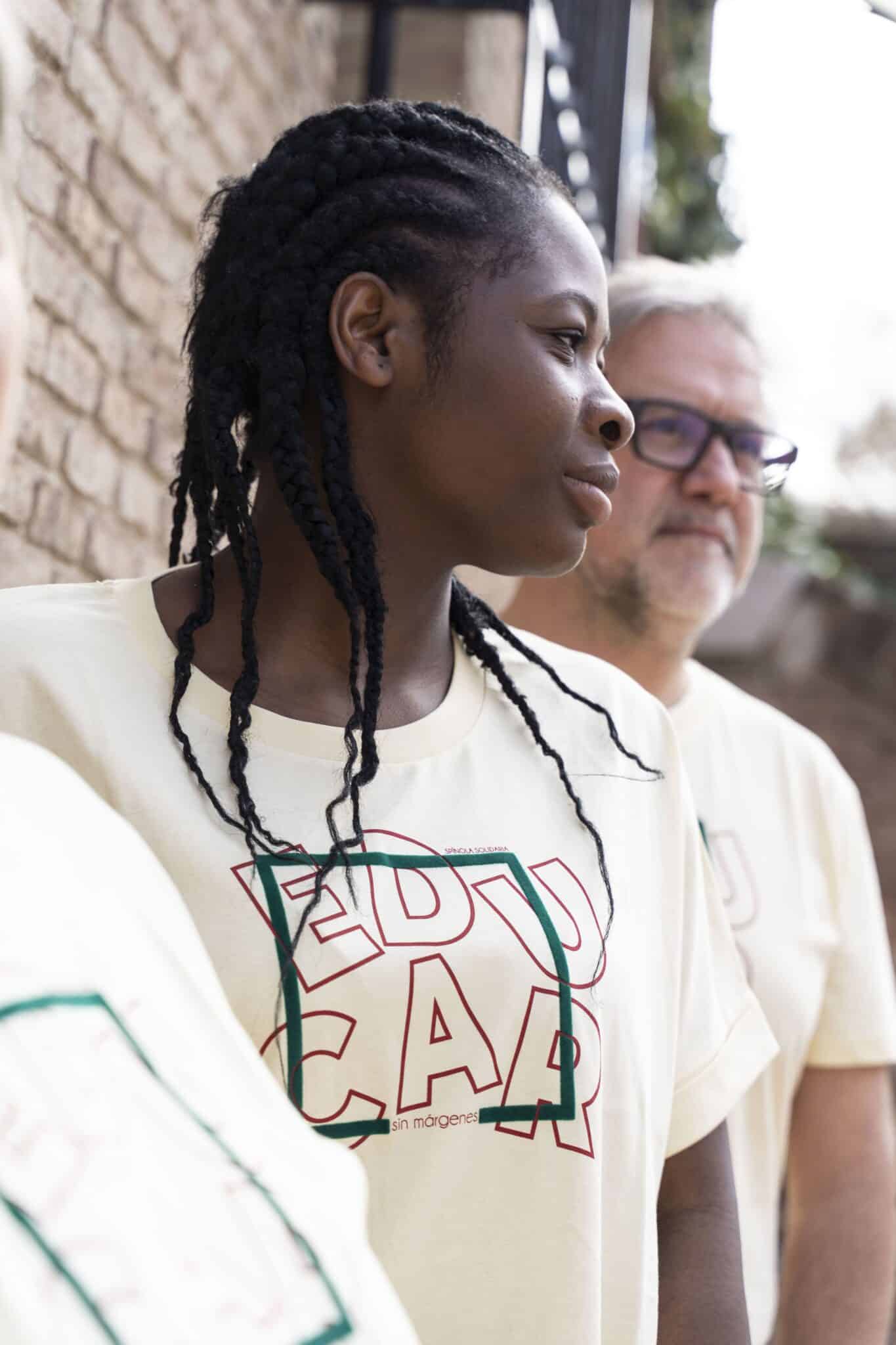 Camiseta Mujer Educar Sin Márgenes 2025 - Imagen 5